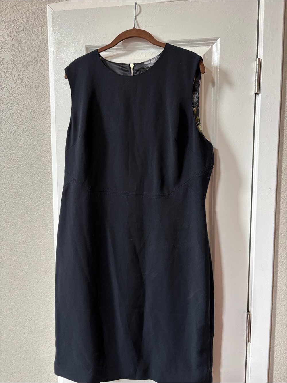 Ted Baker Classic Sleeveless Black Shift Dress-size 14/16 (Ted size 6)